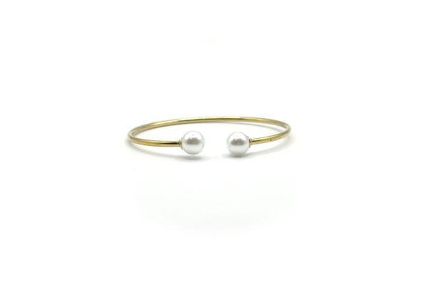 Afroditi. Gold stainless steel bracelet with two elegant white pearls, featuring a minimal and timeless design. Ατσάλινο βραχιόλι, stainless steel jewelry, stainless steel bracelets