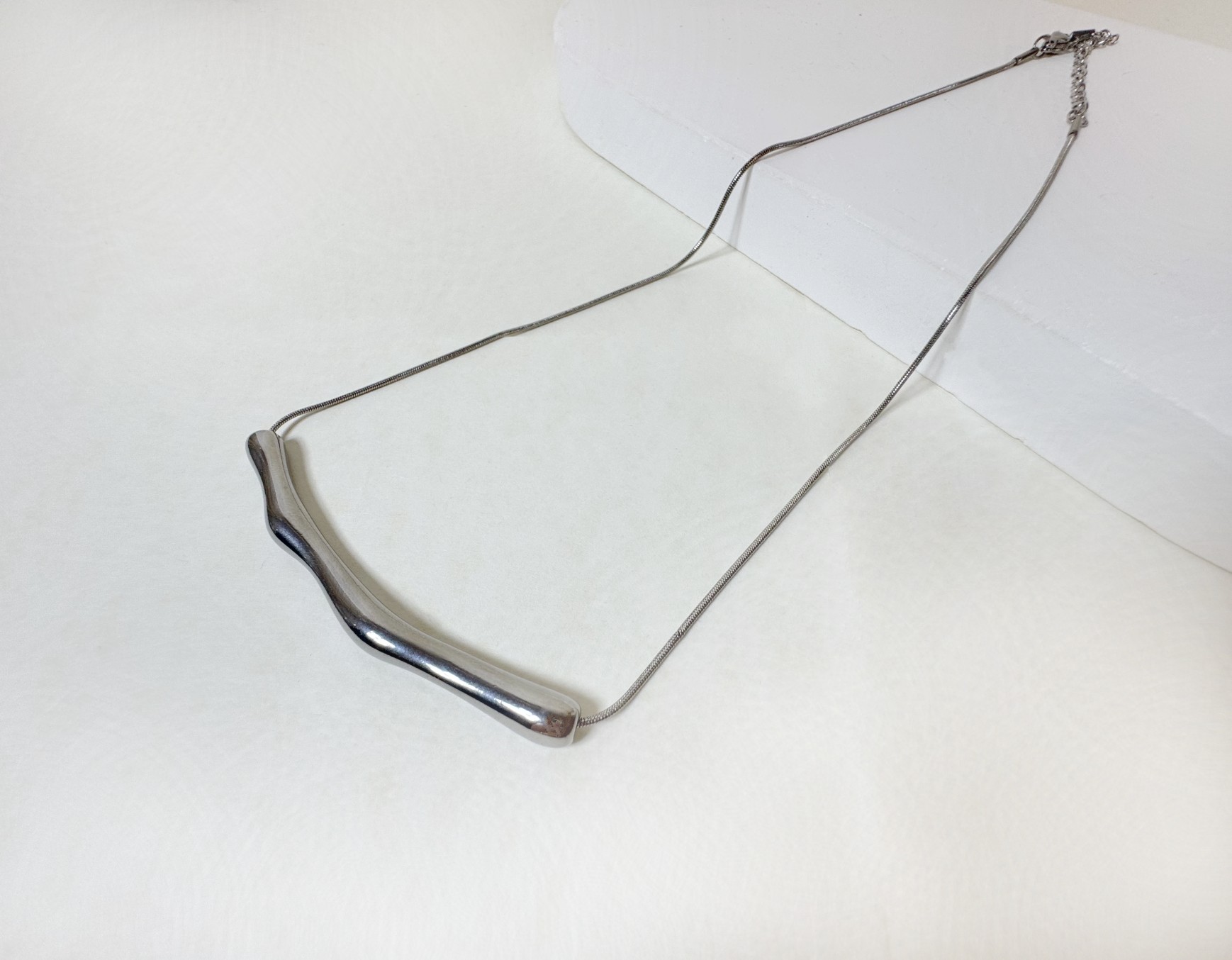 VICTORIA SILVER STAINLESS STEEL NECKLACE 1 Victoria Silver